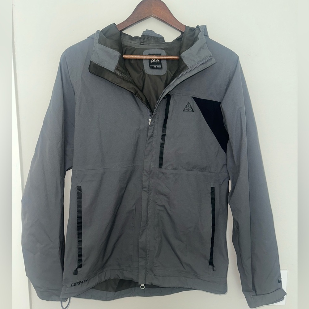 Nike ACG Rain jacket size small